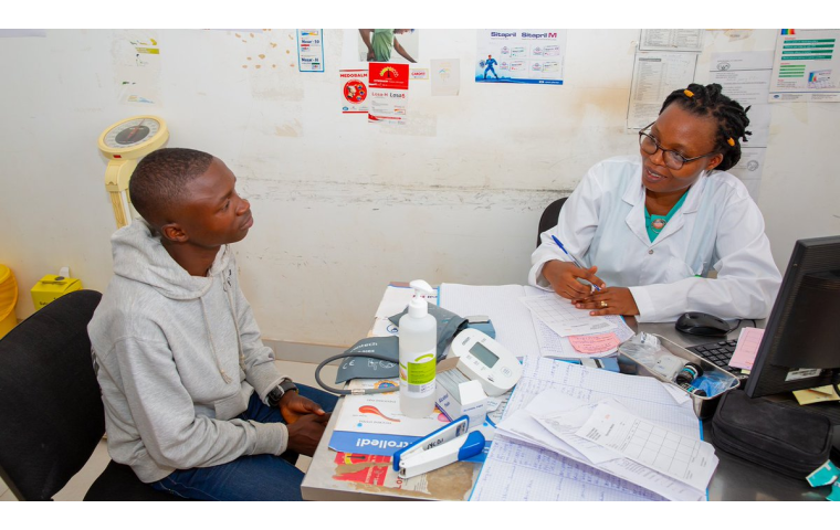 A healthcare worker speaks to a patient