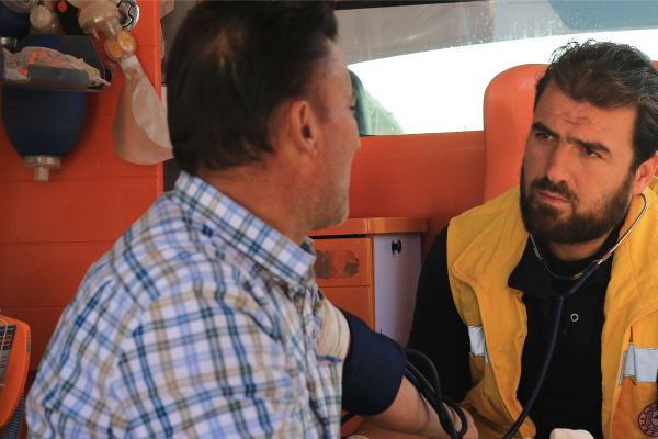 Measuring blood pressure in a mobile clinic in Syria