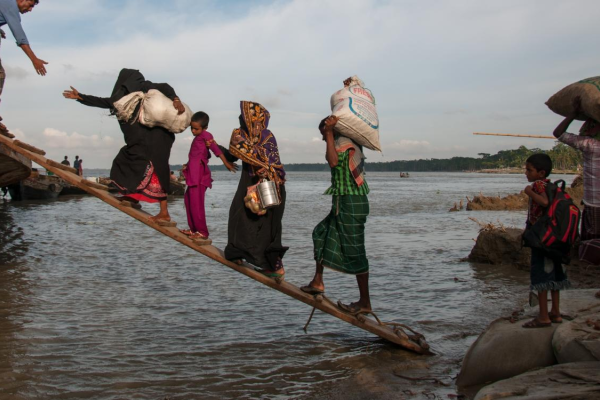people being evacuated do to climate emergency in bangladesh