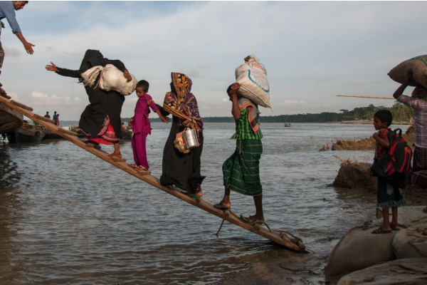 people being evacuated do to climate emergency in bangladesh